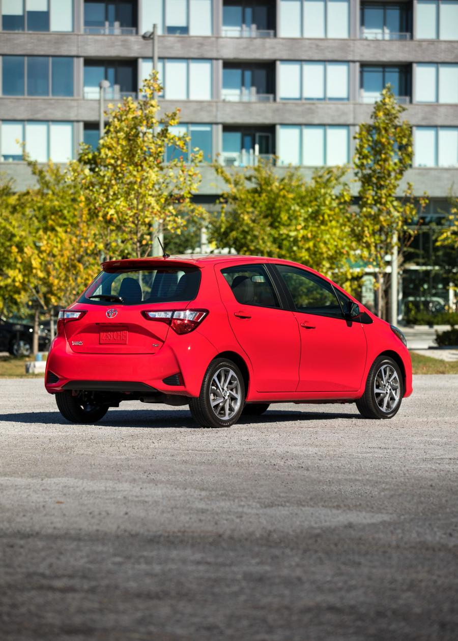  Toyota Yaris SE 2017 года  (NA) (фото 10 из 32)